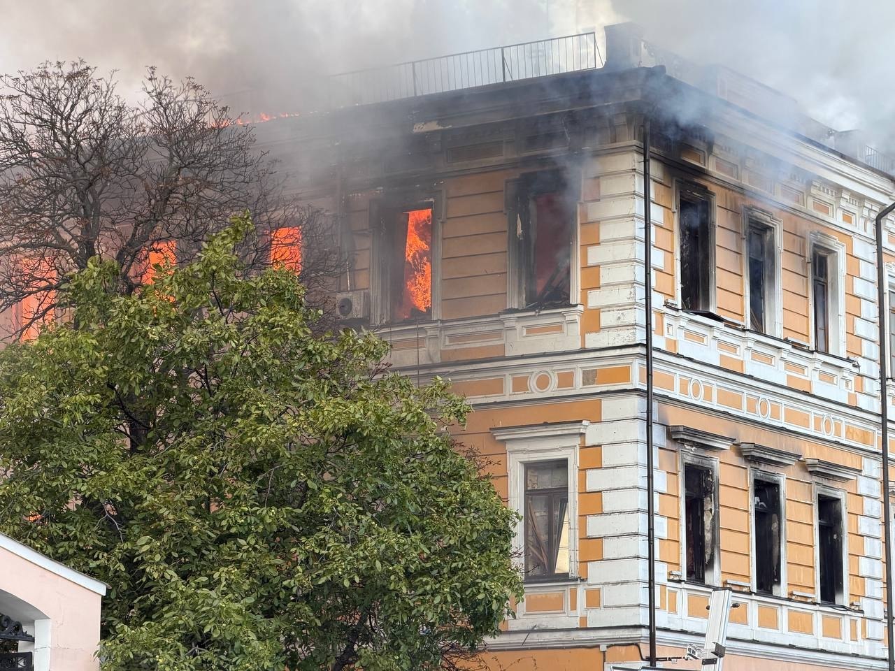 Київ: пошкоджену російським дроном будівлю Президії НАН законсервують до холодів