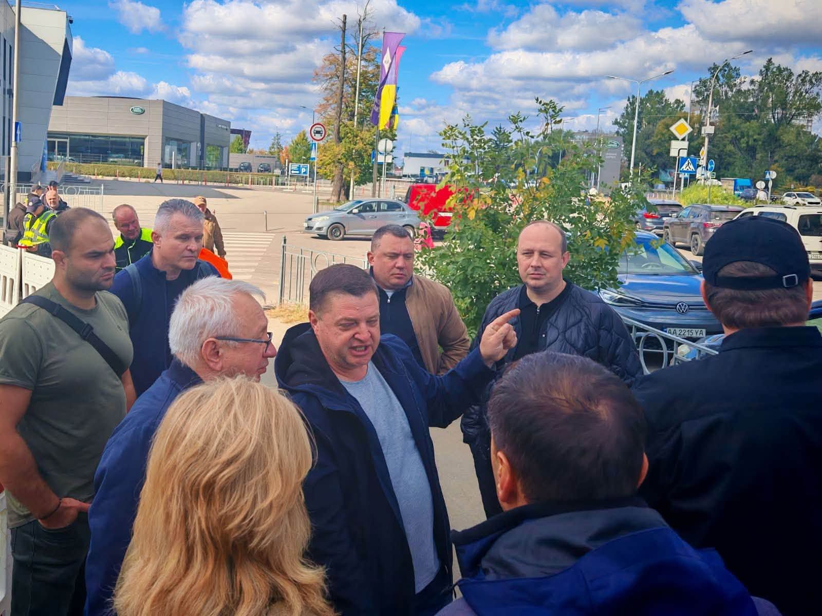 Теплотрасу на Теремках зробили скандальною свідомо, скориставшись небайдужістю киян - нардеп Кучеренко 1