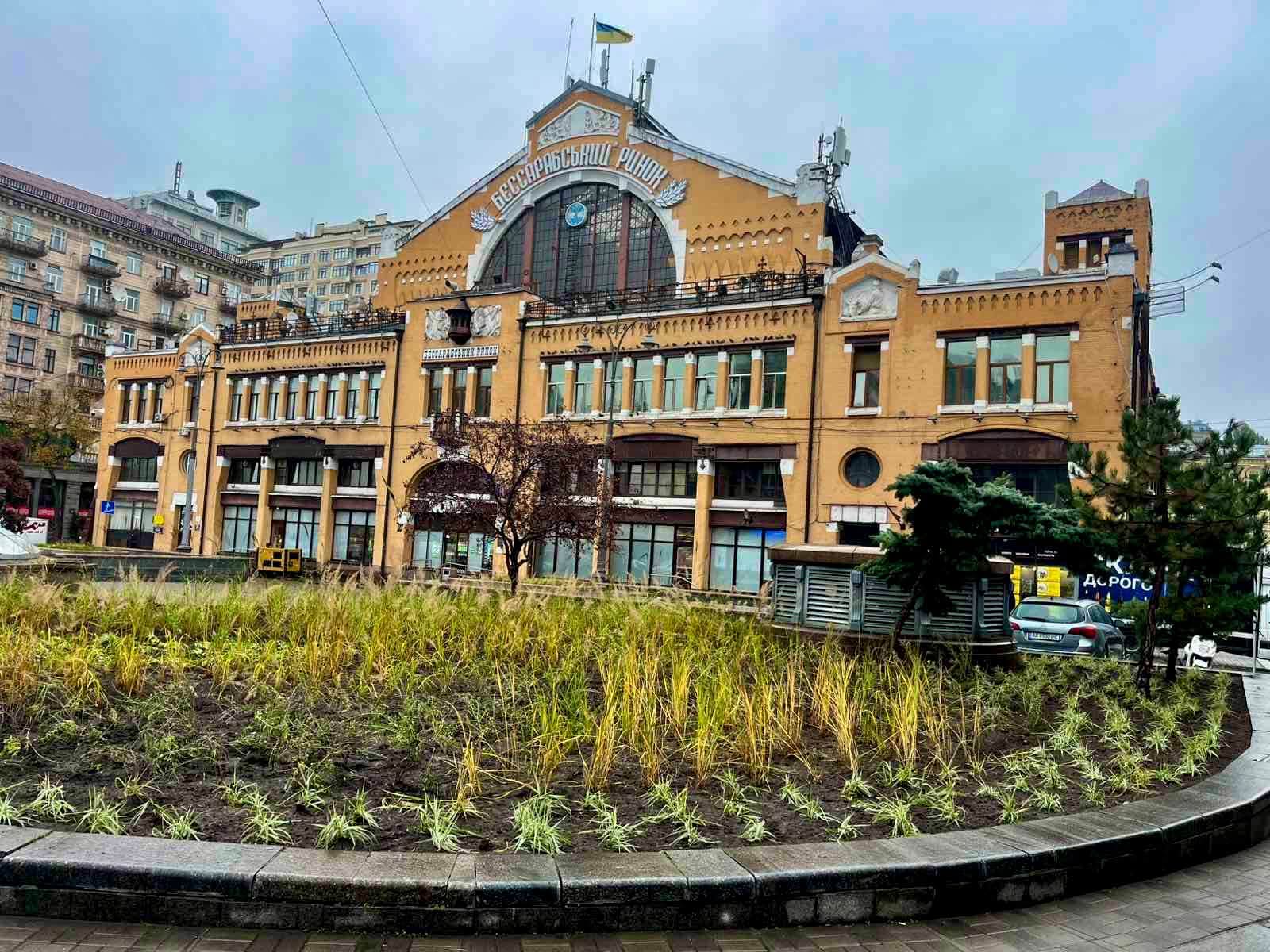 На Бессарабській площі у Києві з'явилася сучасна зелена зона
