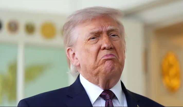 Trump schlug vor, den Pressebereich des Weißen Hauses abzureißen und einen Pool zu bauen.