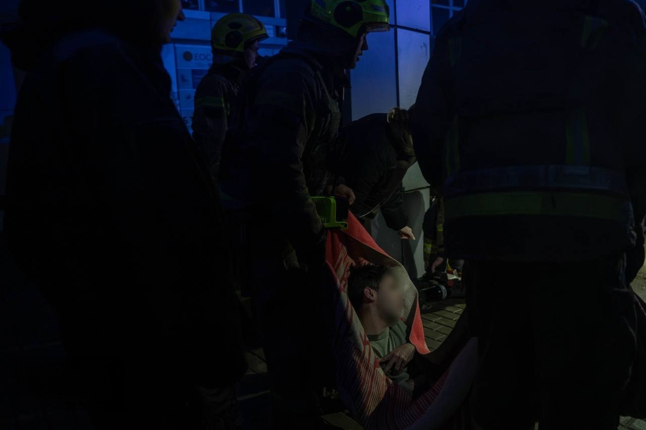 Кількість постраждалих від російської атаки на Київ зросла до восьми