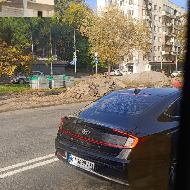 У Києві на Голосіївському проспекті триває перекладання бруківки