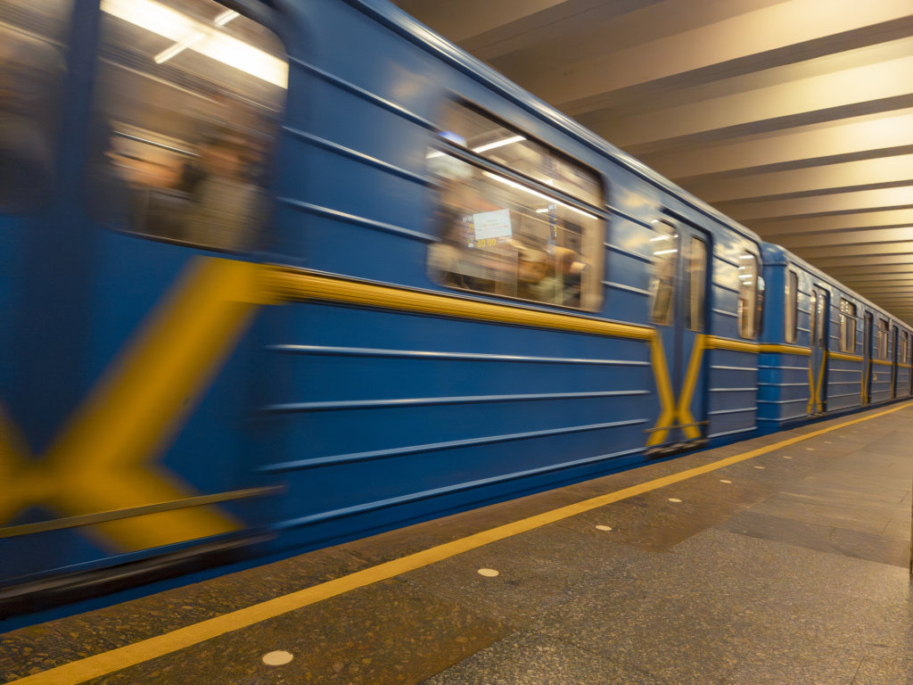 Київ: метро та електротранспорт відновили рух після збоїв в енергосистемі